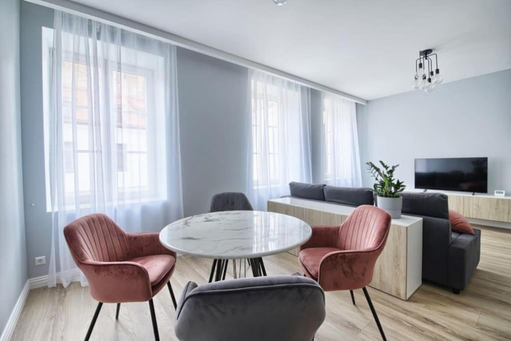 Cosy 3 Apartment. *